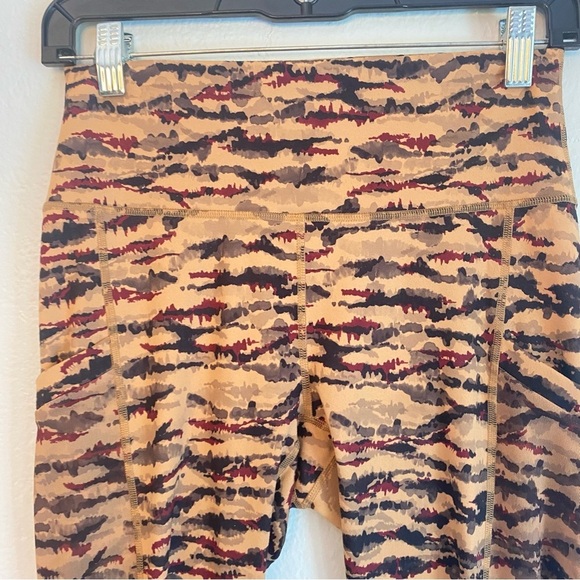 Fabletics powehold Brown and Black Patterned Leggings with pockets - Picture 2 of 7